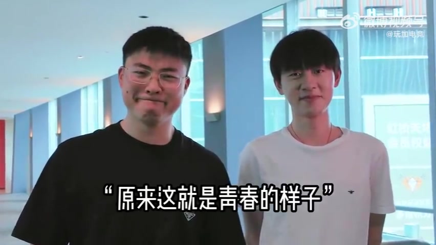 Ming更新抖音视频：重现RNG赛后采访Uzi、微笑的场面