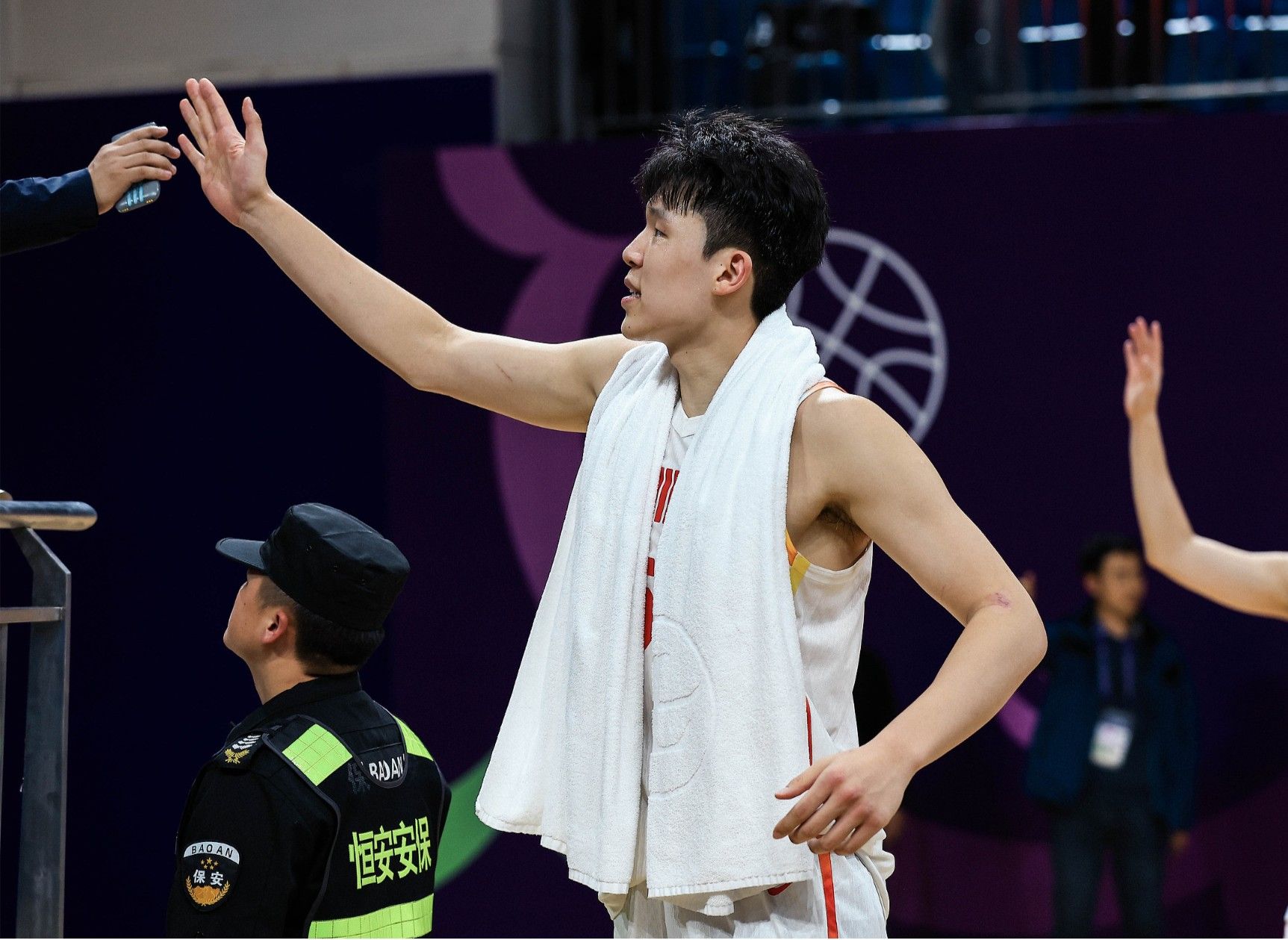 谁越喜欢玩？杨·汉森（Yang Hansen）：就像乔基奇（Jokic）的最亮点的辛·金·乔基奇（Shin Kyung Jokic）一样